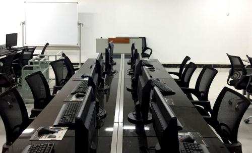云計算機實訓室2.jpg