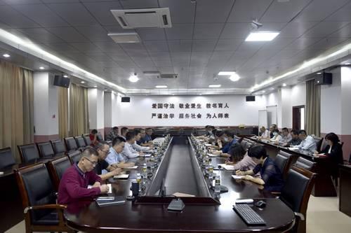 學校黨委召開專題學習會傳達學習全國兩會精神