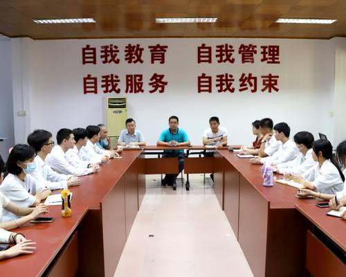 我校黨委副書記劉明鵬深入校團委開展調研