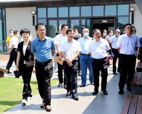 我校黨委主題教育讀書班赴海口開展參觀見學活動