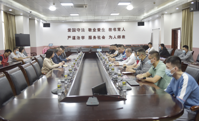 省考試局二級巡視員陳健陽一行到我校進行春節慰問