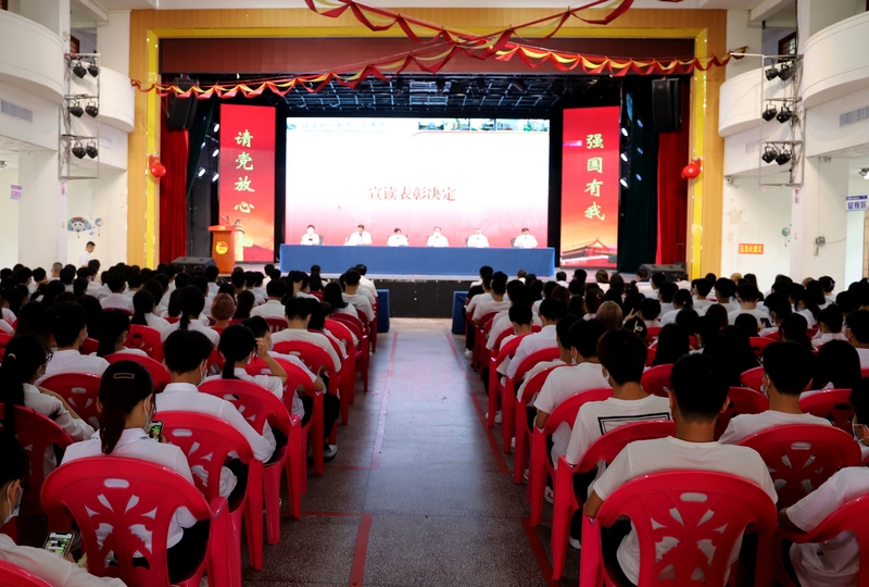 我校舉行學習習近平總書記在慶祝中國共產主義青年團成立100周年大會上的重要講話精神暨2022年五四表彰大會