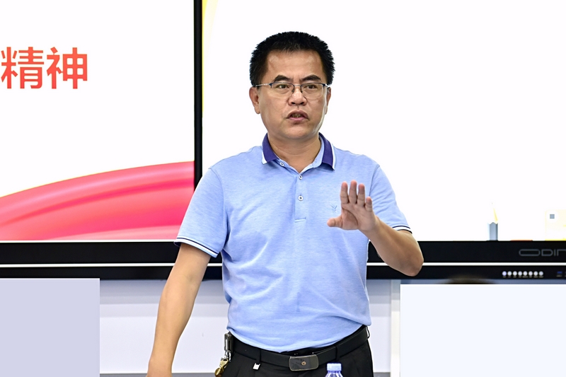 我校黨委委員、副校長何錦旭講授“學習貫徹海南省第八次黨代會精神”專題黨課