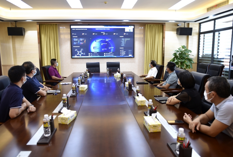 我校領導檢查指導開學首日線上教學情況