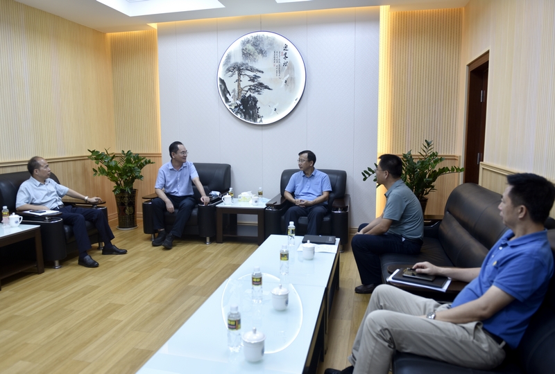 省教育廳副廳長邢孔政一行前來我校檢查指導秋季開學工作