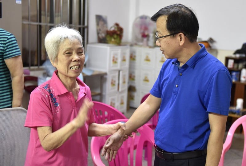 我校領導慰問離退休老干部