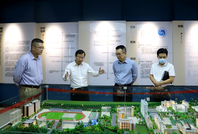 瓊海市人大常委會主任張國東一行蒞臨我校考察調研