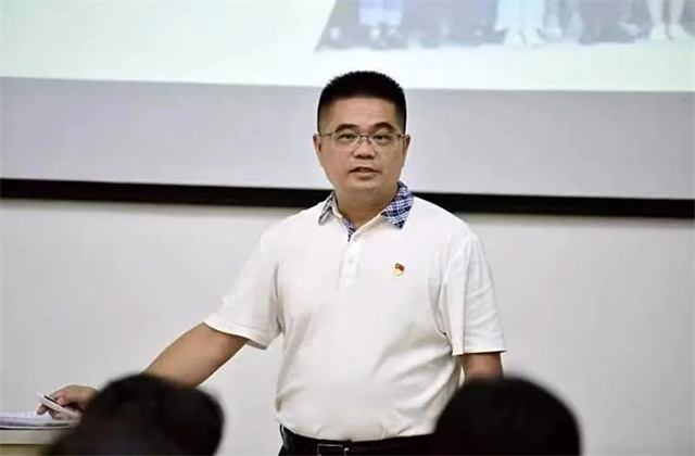 我校黨委副書記劉明鵬宣講海南省第八次黨代會精神