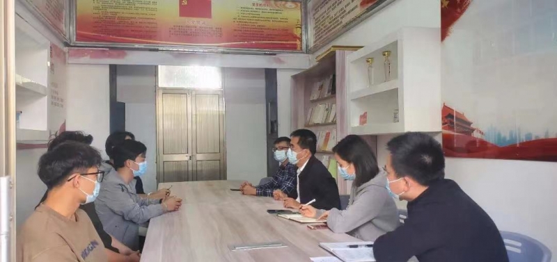 我校副校長何錦旭下沉“一站式”學生社區與學生開展面對面交流活動