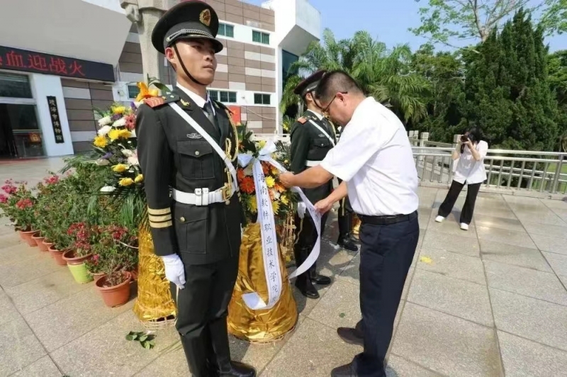 我校開展“清明祭英烈”主題團日活動