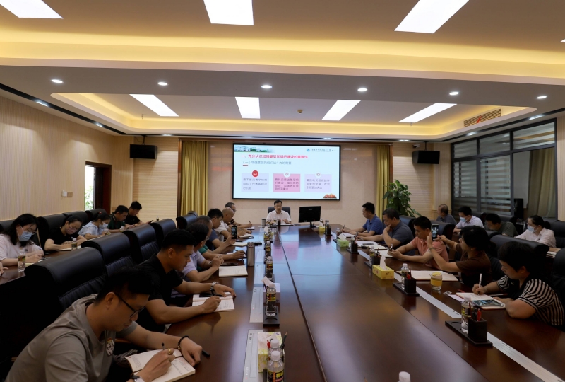 校黨委書記詹少斌講授專題黨課