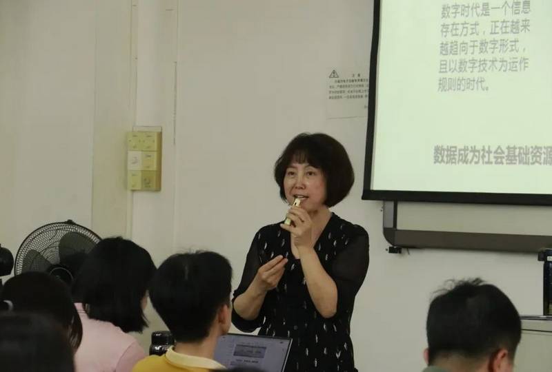 西安文理學院胡宏力教授受邀到我院作電商專業學術交流會