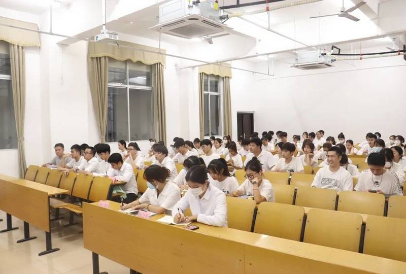 我院召開自律會暨網格服務黨小組第二次培訓會