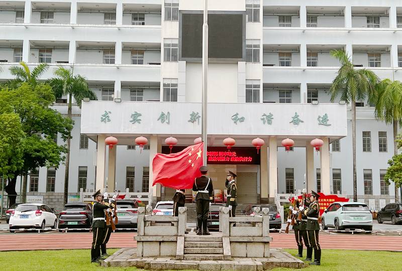 我院舉行誠信教育主題升旗儀式