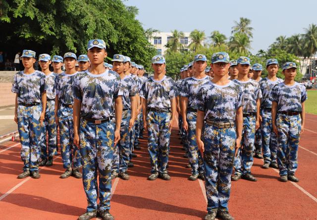 迷彩九月   颯爽英姿 ——軍訓進行時