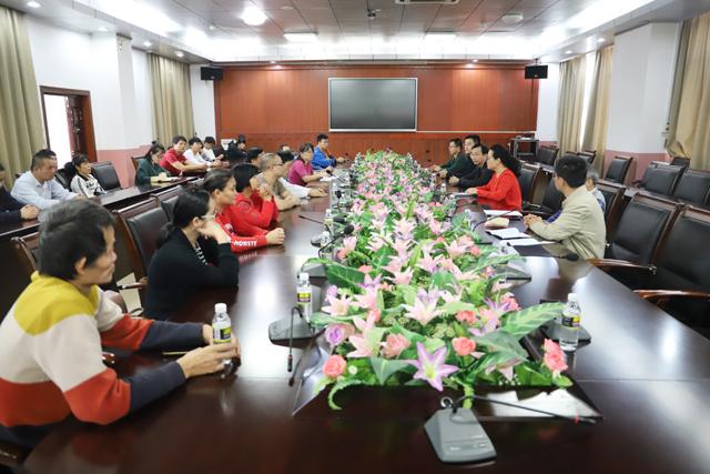 省考試局局長杜明娥一行到我校進行春節慰問