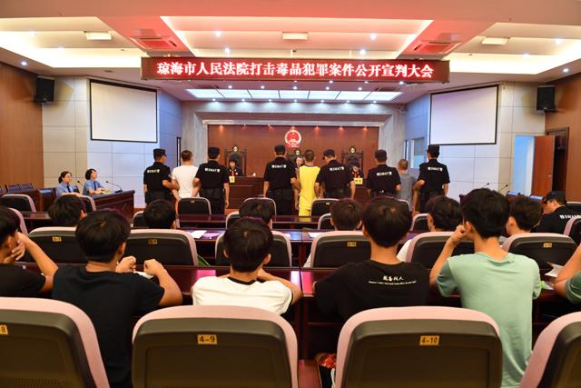 我校學生參加瓊海市法院與檢察院聯合開展的禁毒宣傳教育活動