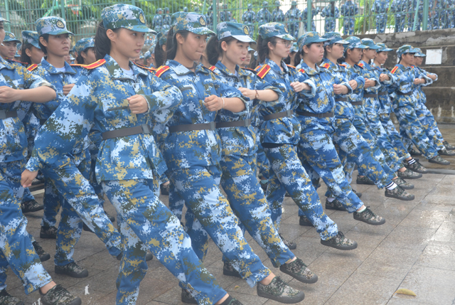 校園里的迷彩兵陣——新生軍訓進行時