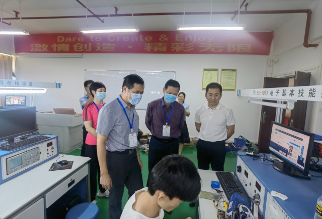 我校學生在2021年全國大學生電子設計競賽（海南賽區）中獲佳績