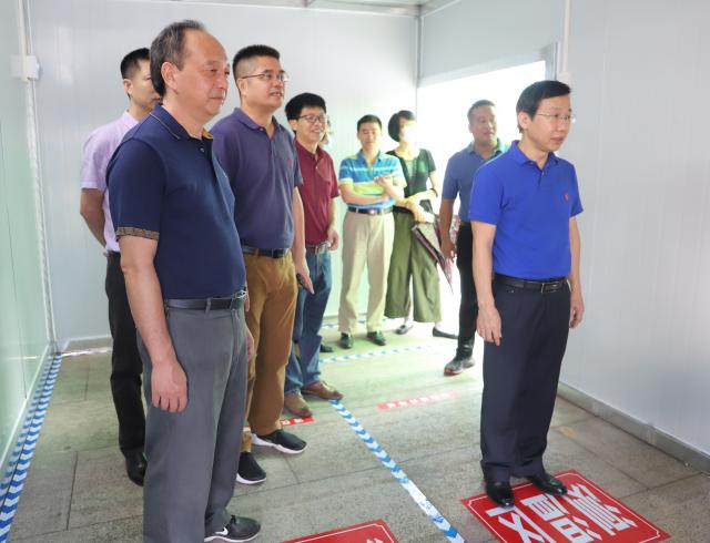 我校領導檢查開學復課準備工作