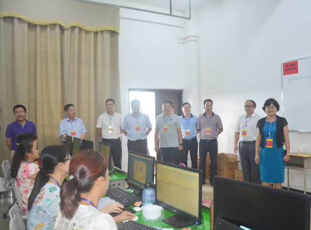 省教育廳副廳長李燕儀蒞臨我院看望中招評卷教師和工作人員
